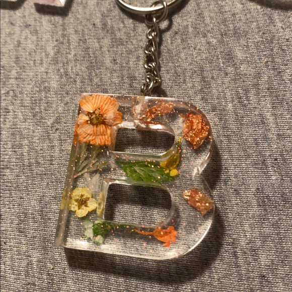 resin letter keychain - Picture 6 of 10